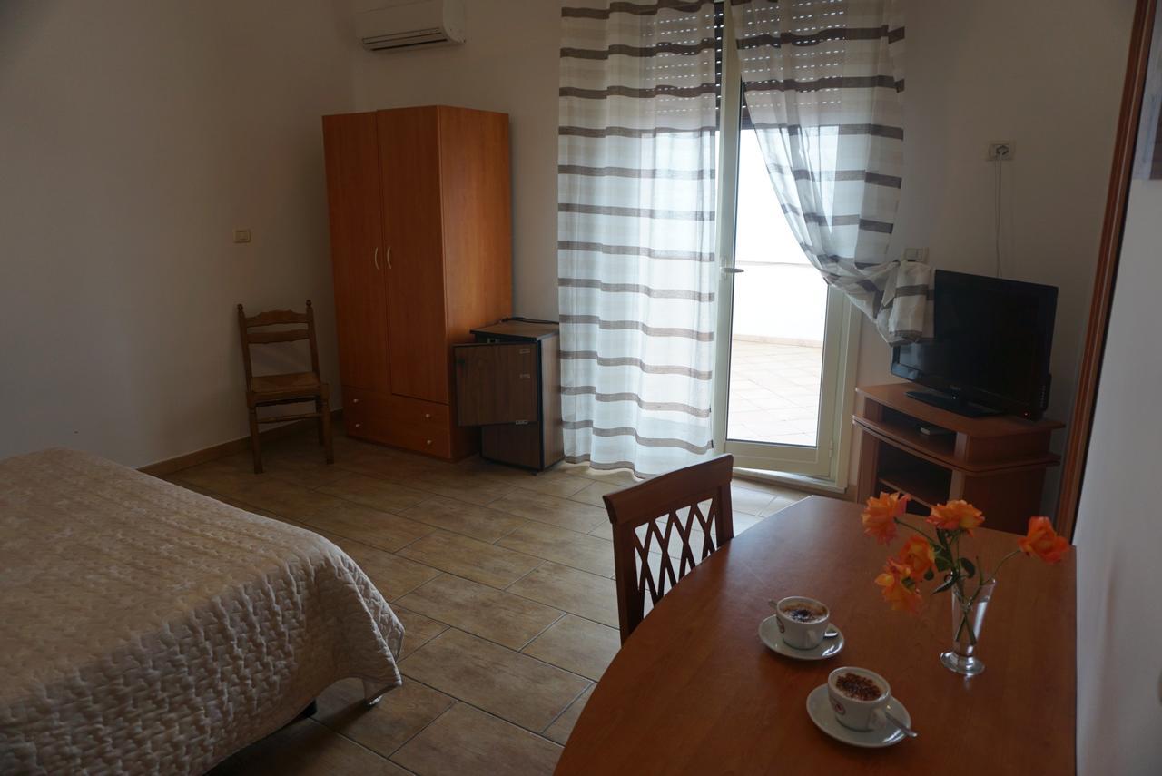 Hotel Villa Souvenir Forza d'Agro Bagian luar foto