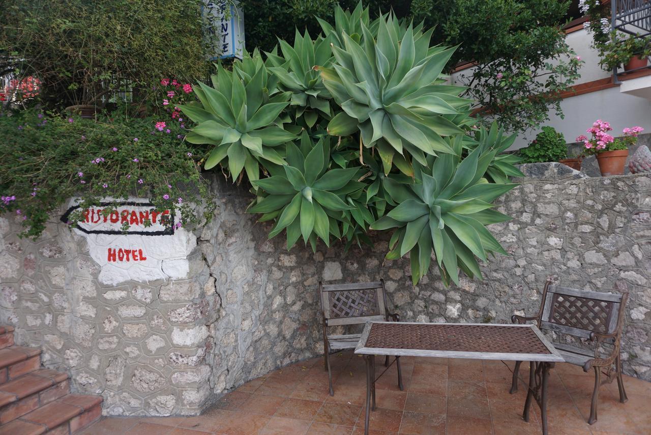 Hotel Villa Souvenir Forza d'Agro Bagian luar foto